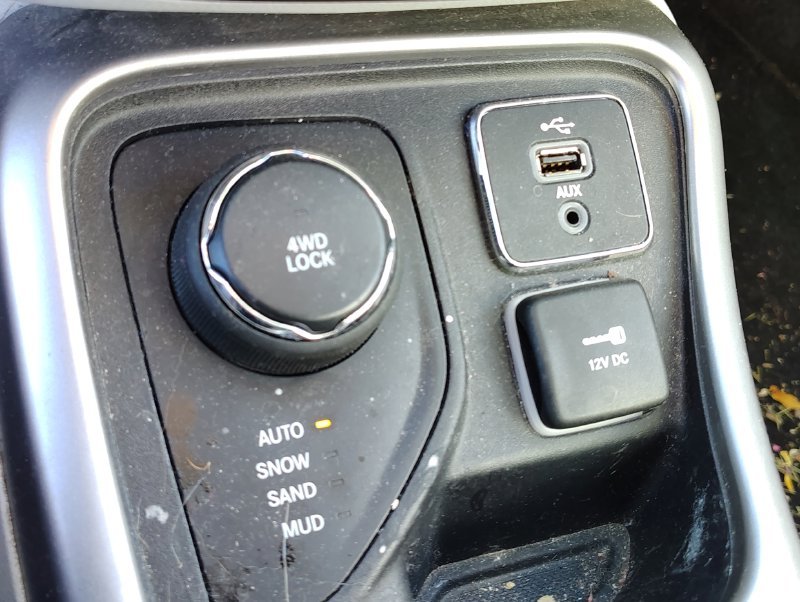 Used 2018 Red Jeep Latitude image 18