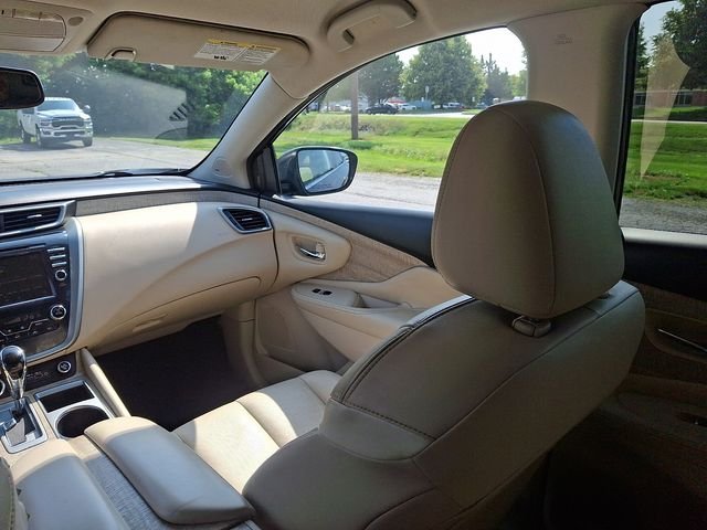 Used 2019 Brown Nissan SL image 16