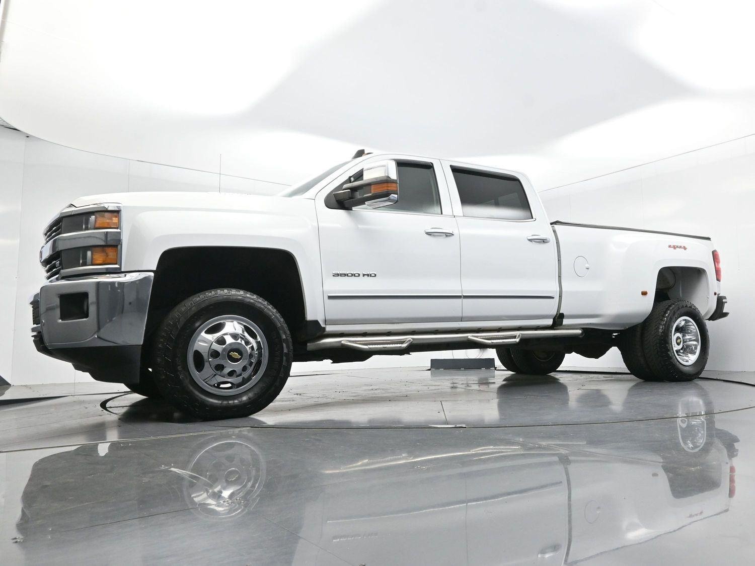 Used 2018 SUMMIT WHITE Chevrolet LTZ image 44