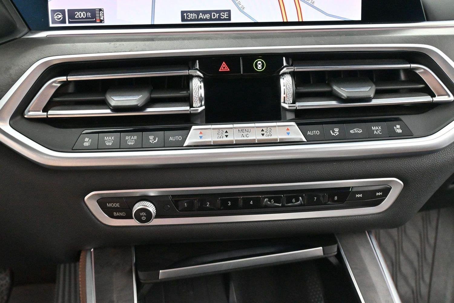 Used 2019 Black Sapphire Metallic BMW xDrive40i image 25