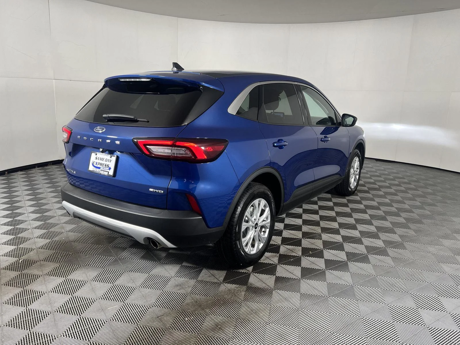 Used 2023 Atlas Blue Ford Active image 22