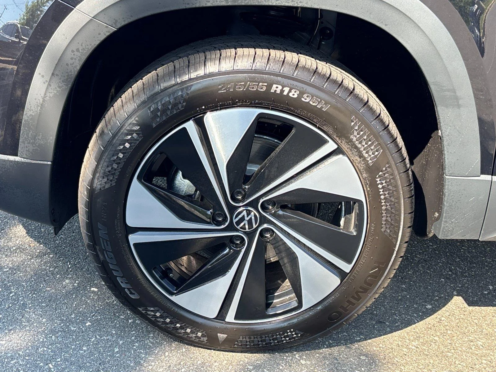 New 2026 Deep Black Pearl Volkswagen SE image 10