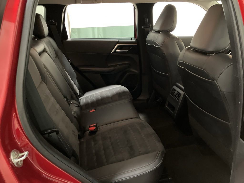 Used 2023  Mitsubishi SE image 18