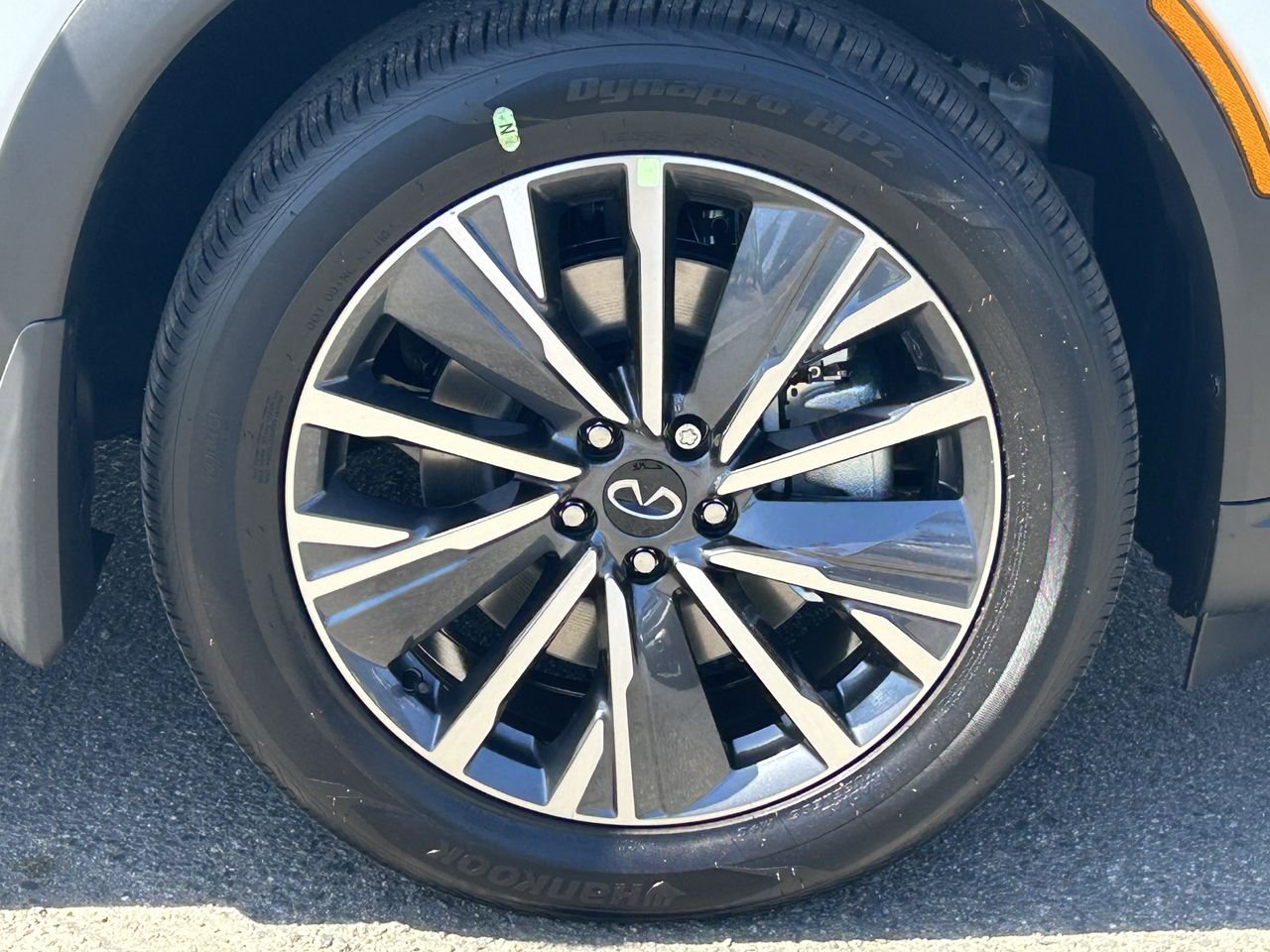 New 2027 RADIANT WHITE INFINITI LUXE image 7