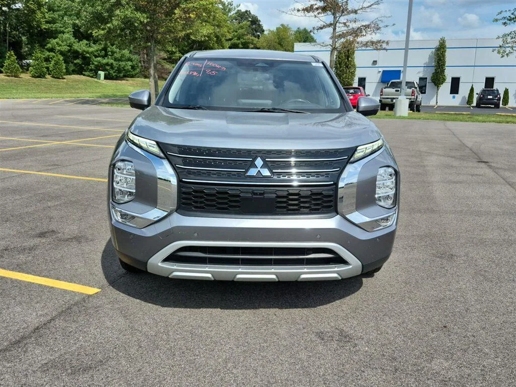 Used 2022 Mitsubishi Outlander SE with VIN JA4J3UA80NZ012041 for sale in Salem, IN