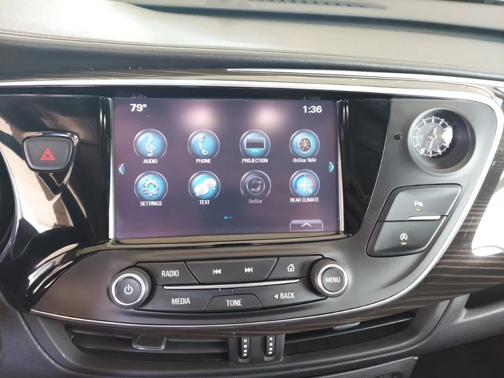 Used 2019 White Buick Essence image 20