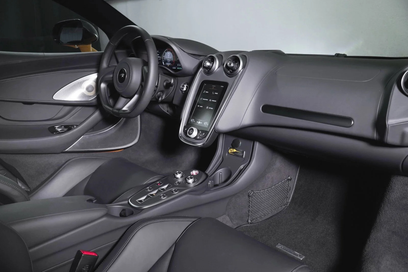 Certified Used 2025  McLaren  image 21