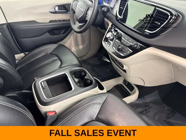 Used 2023 White Chrysler Touring L image 29
