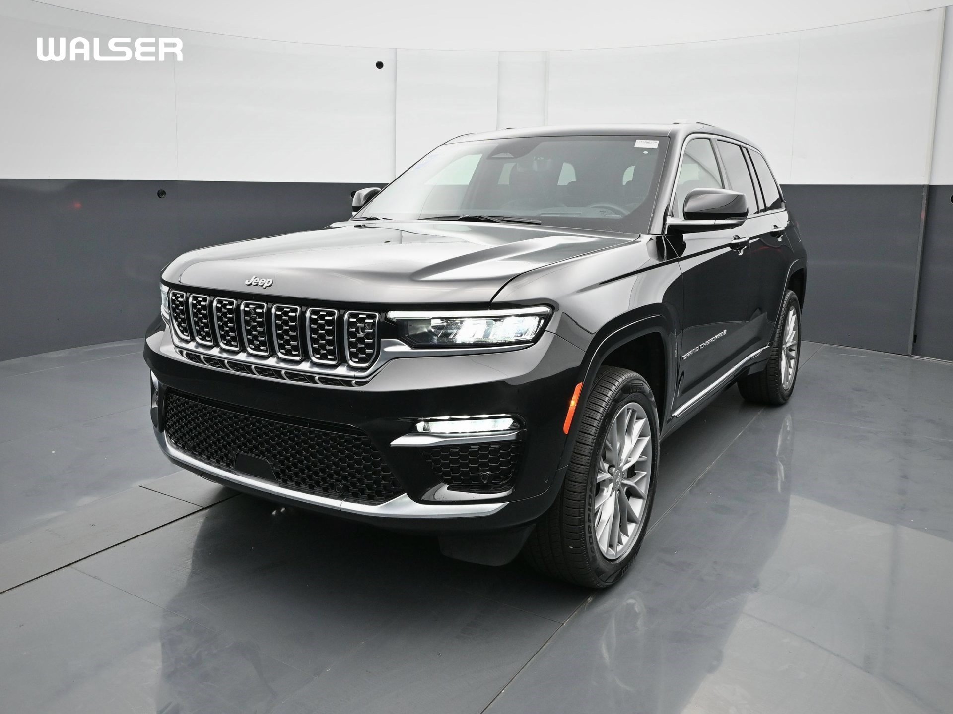 Used 2023 Diamond Black Crystal Pearlcoat Jeep Summit image 1