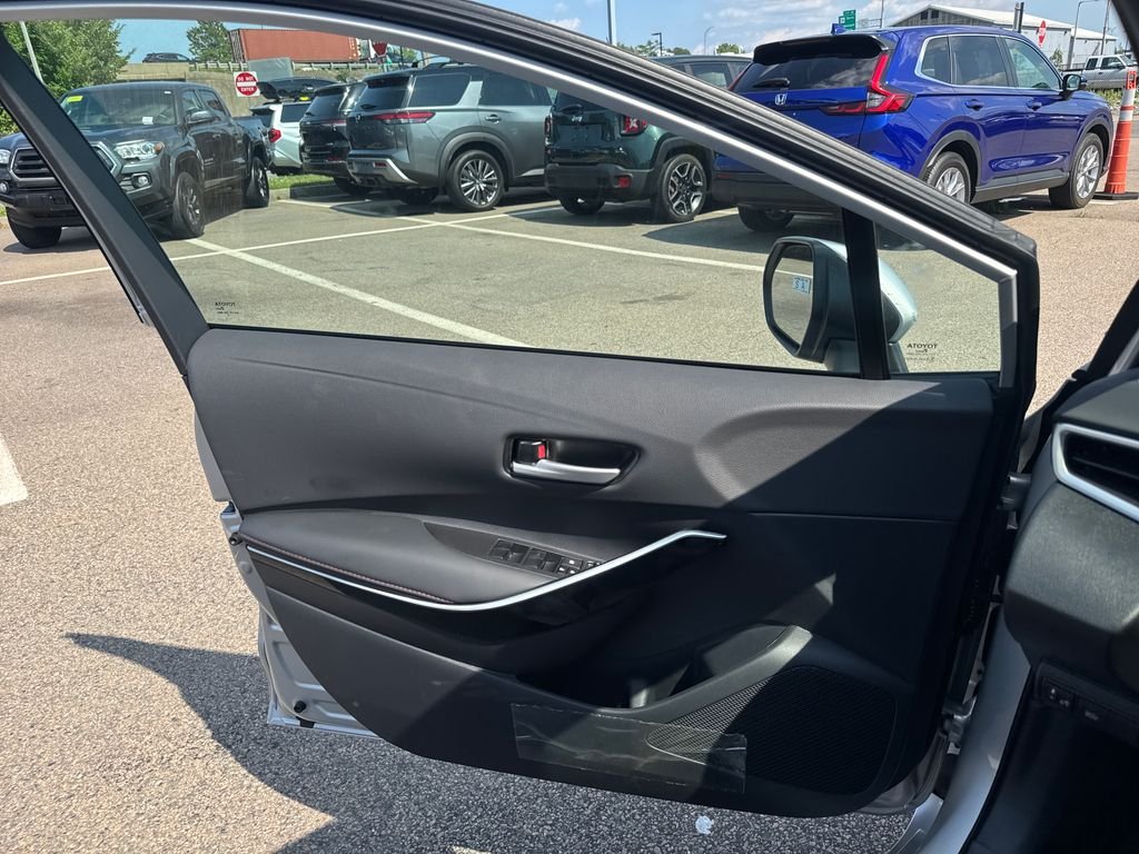 New 2026 Classic Silver Metallic with Midnight Black Metallic roof Toyota XSE image 31