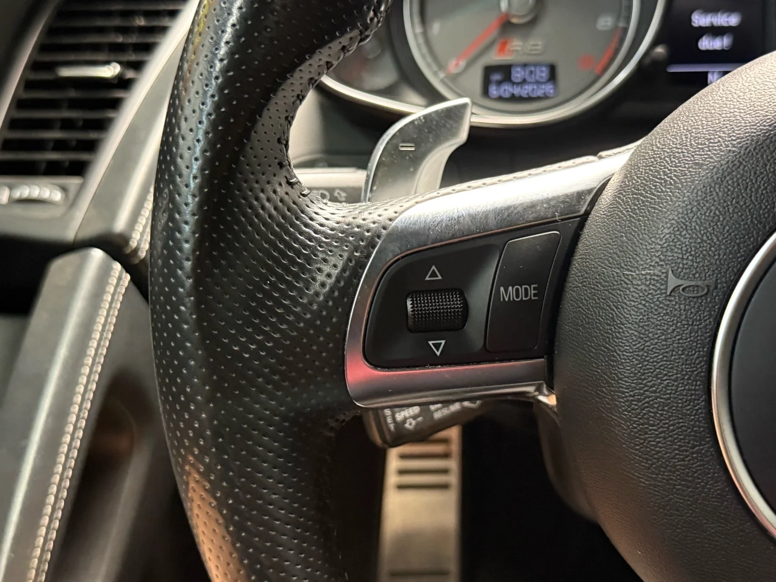 Used 2015 Daytona Gray Pearl Effect (6y) Audi 4.2 QUATTRO SPYDER image 17