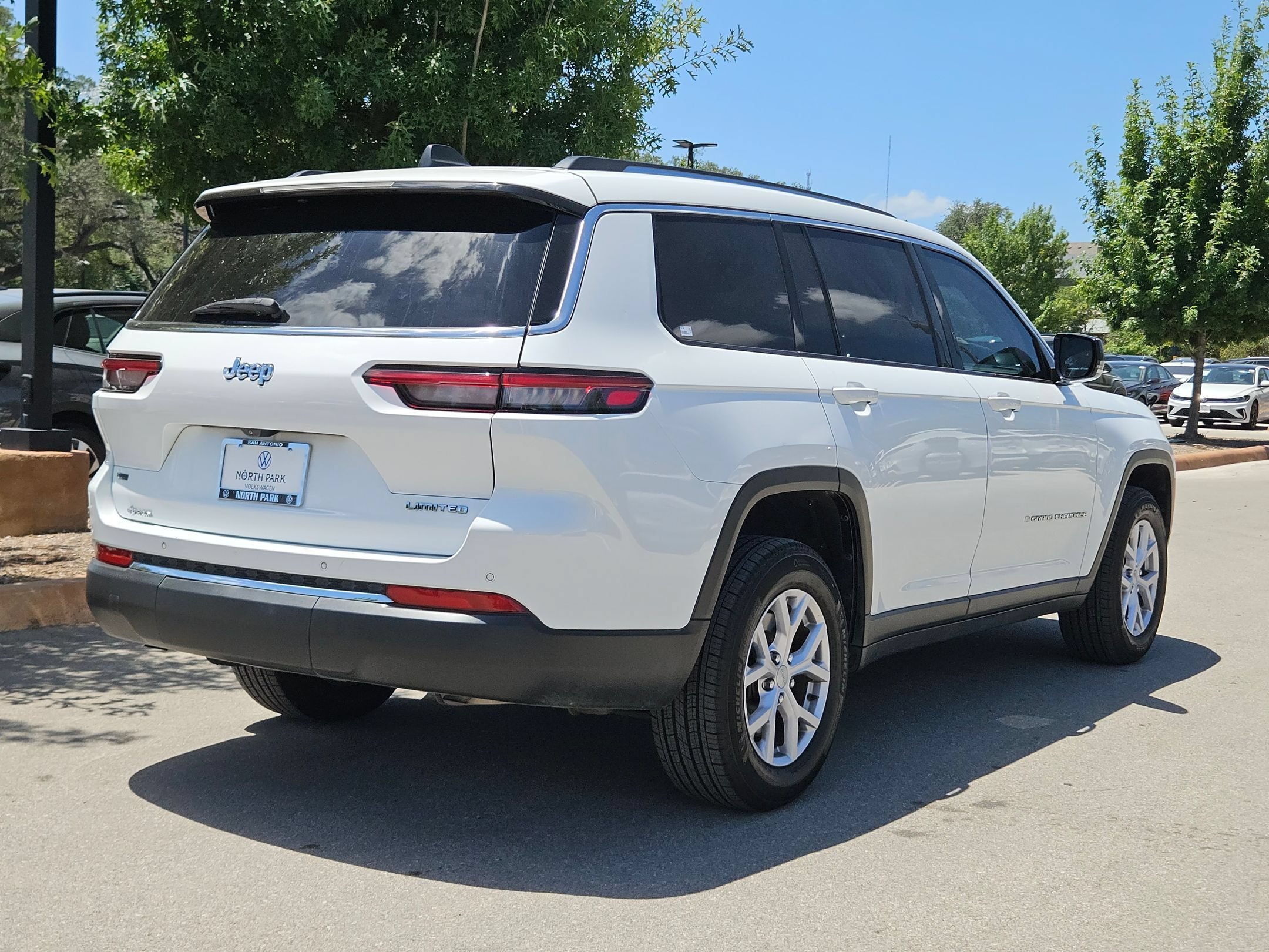 Used 2022 Bright White Clearcoat Jeep Limited image 3