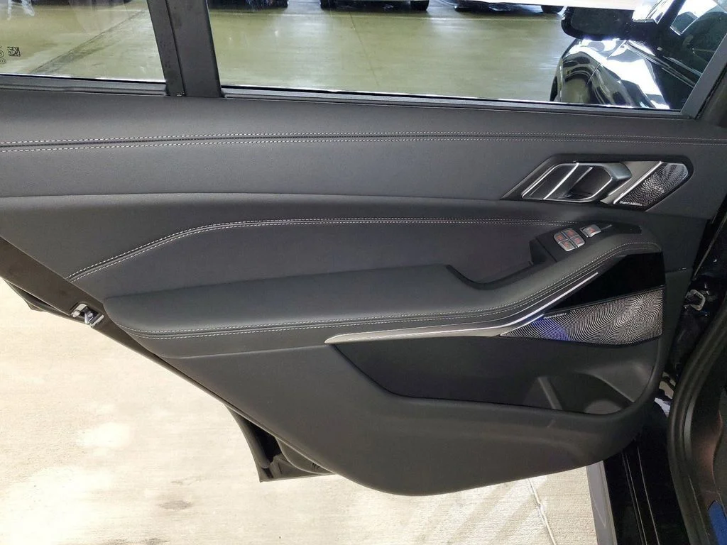2025 BMW X7 ALPINA XB7 - Photo 9