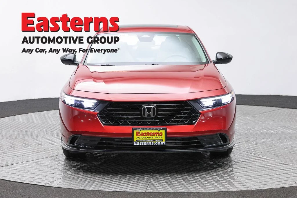Used 2025 Red Honda SE image 2