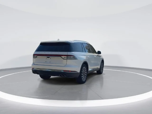 Used 2022 White Lincoln Reserve image 7