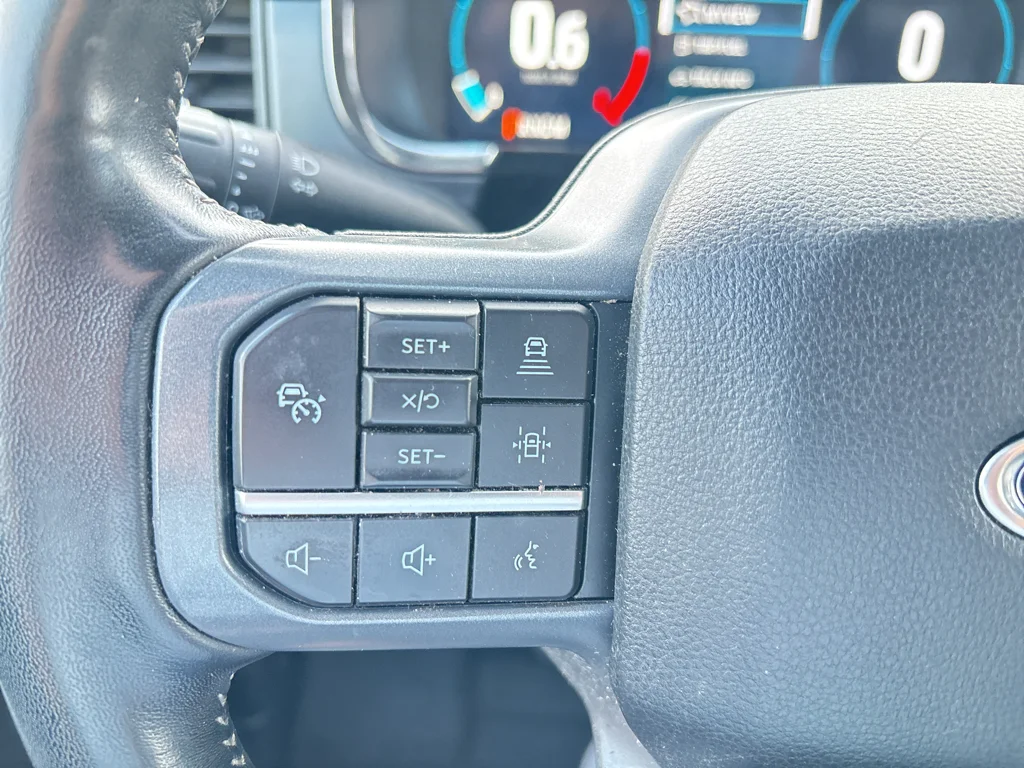 Used 2023 Agate Black Metallic Ford LARIAT image 18
