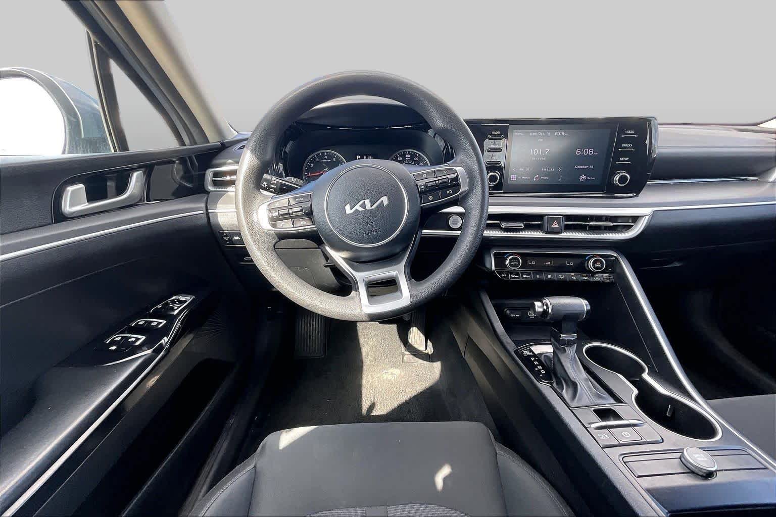Used 2022 Everlasting Silver Kia LXS image 6