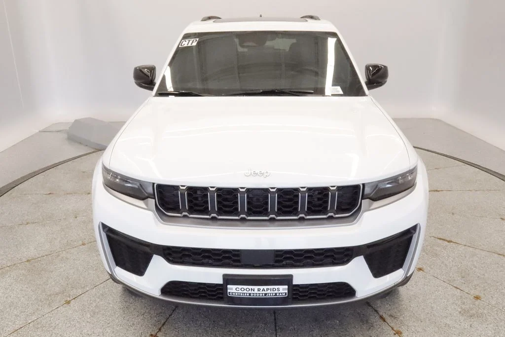 New 2026 Bright White Clear-Coat Exterior Paint Jeep Limited image 3