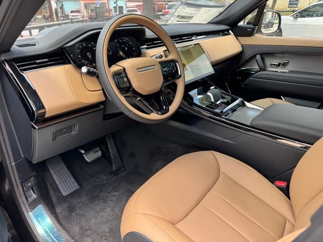 New 2026 Santorini Black Land Rover Dynamic SE image 7