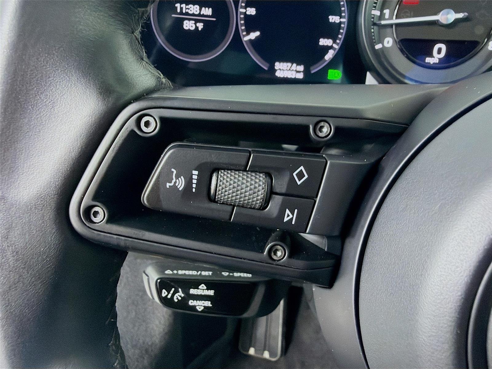 Used 2021  PORSCHE  image 16