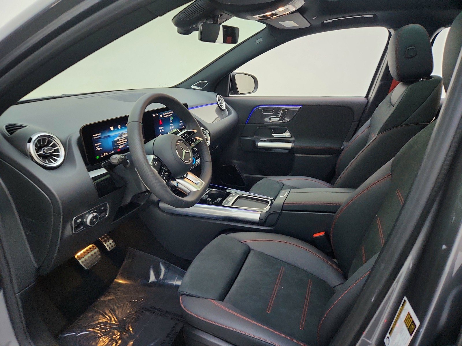 New 2026 Mountain Grey Metallic Mercedes-Benz AMG® GLA 35 4MATIC SUV image 9