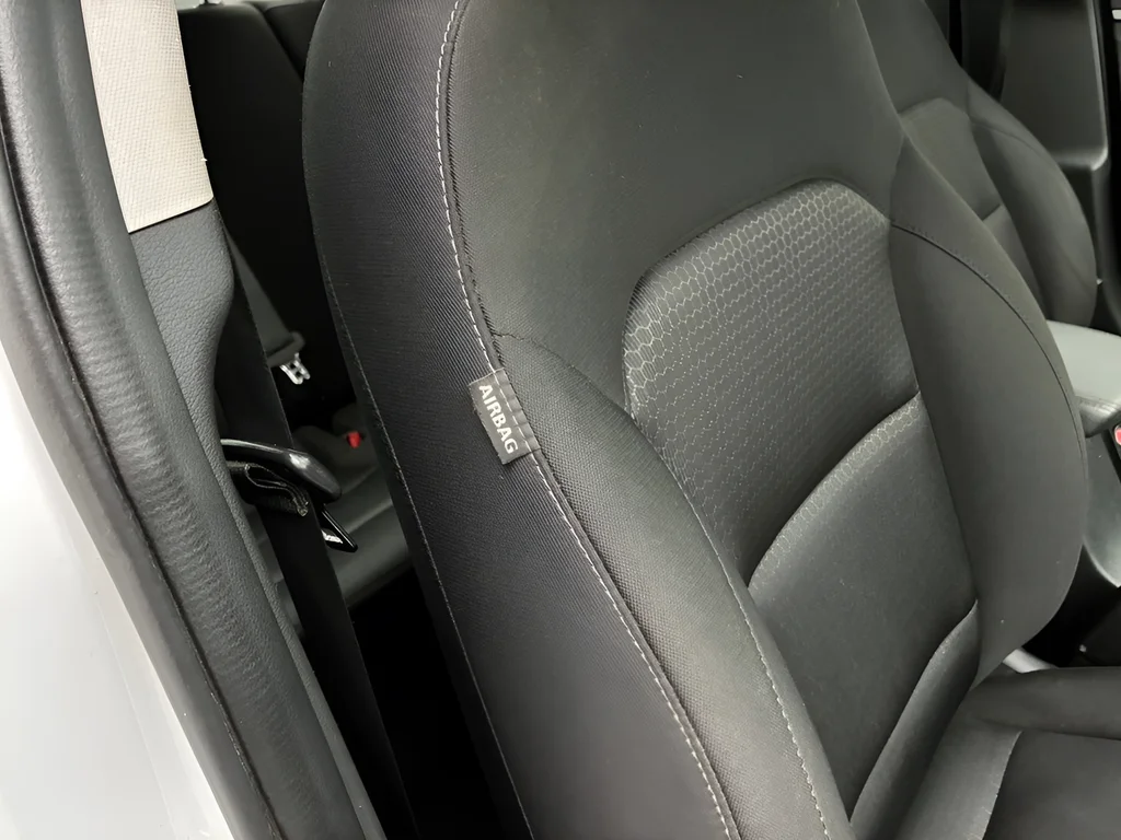 Used 2017 Quartz White Pearl Hyundai Value Edition image 34