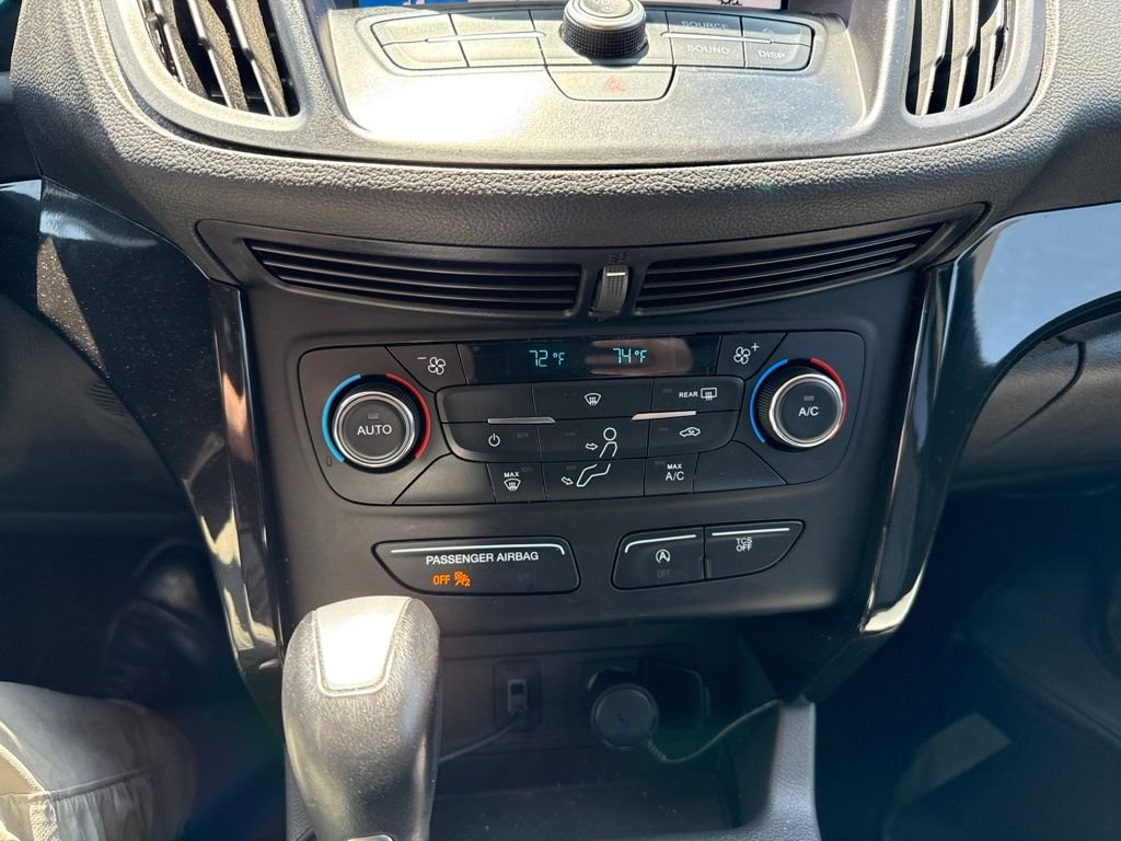 Used 2017 Magnetic Ford SE image 13