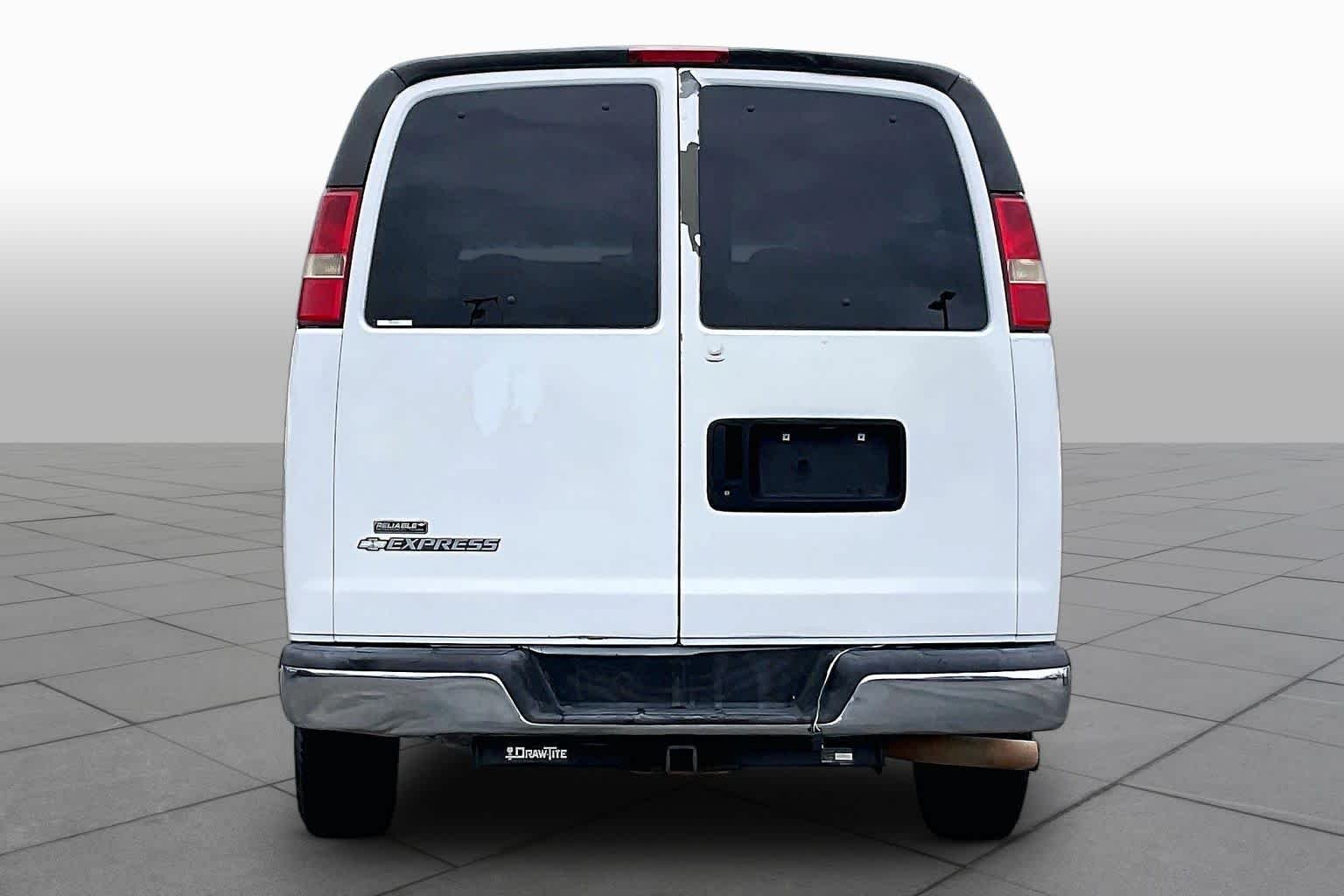 Used 2007 Summit White Chevrolet  image 4