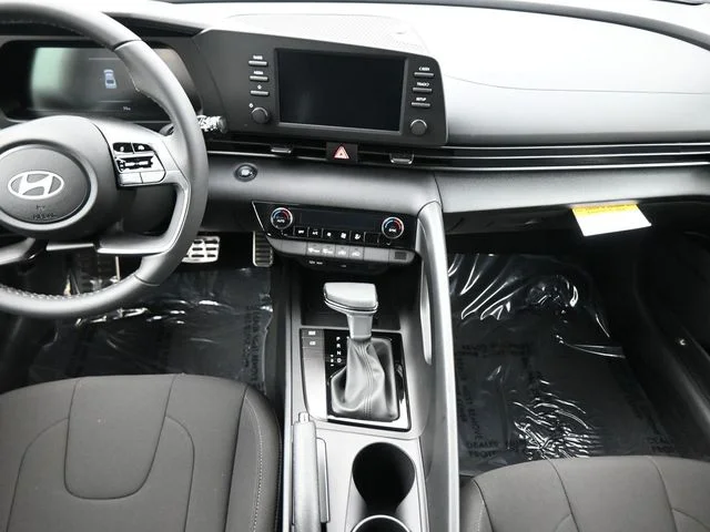 Used 2025 Silver Hyundai SEL Sport image 13