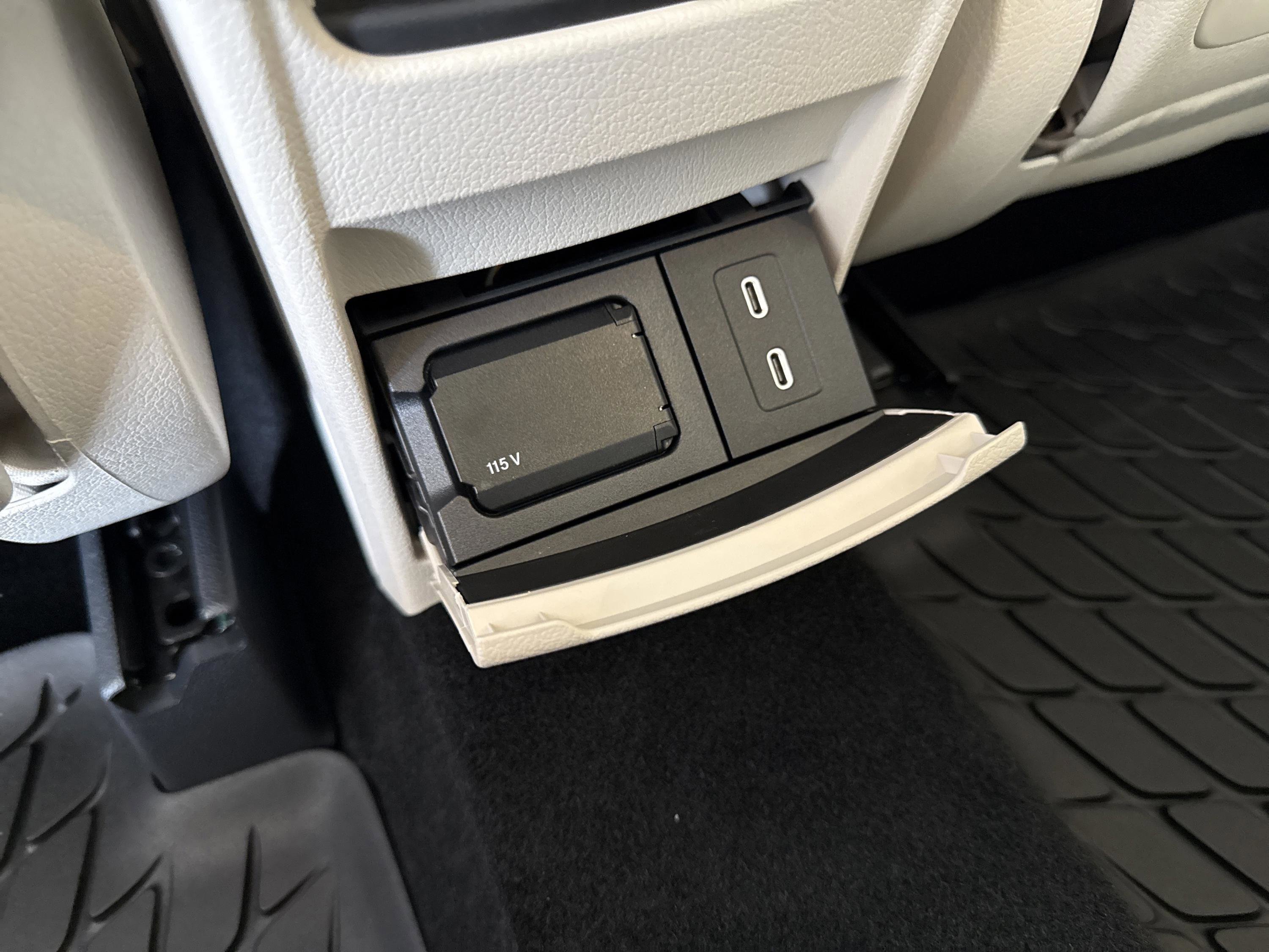 New 2026 Night Black Mercedes-Benz GLB 250 image 31
