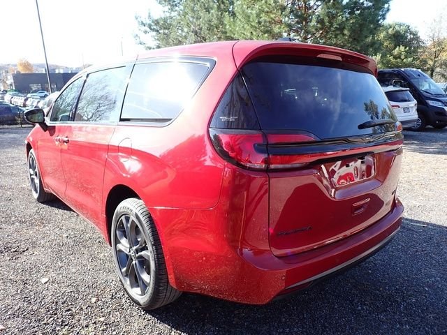 New 2026 Red Hot Pearl-Coat Exterior Paint Chrysler Select image 3