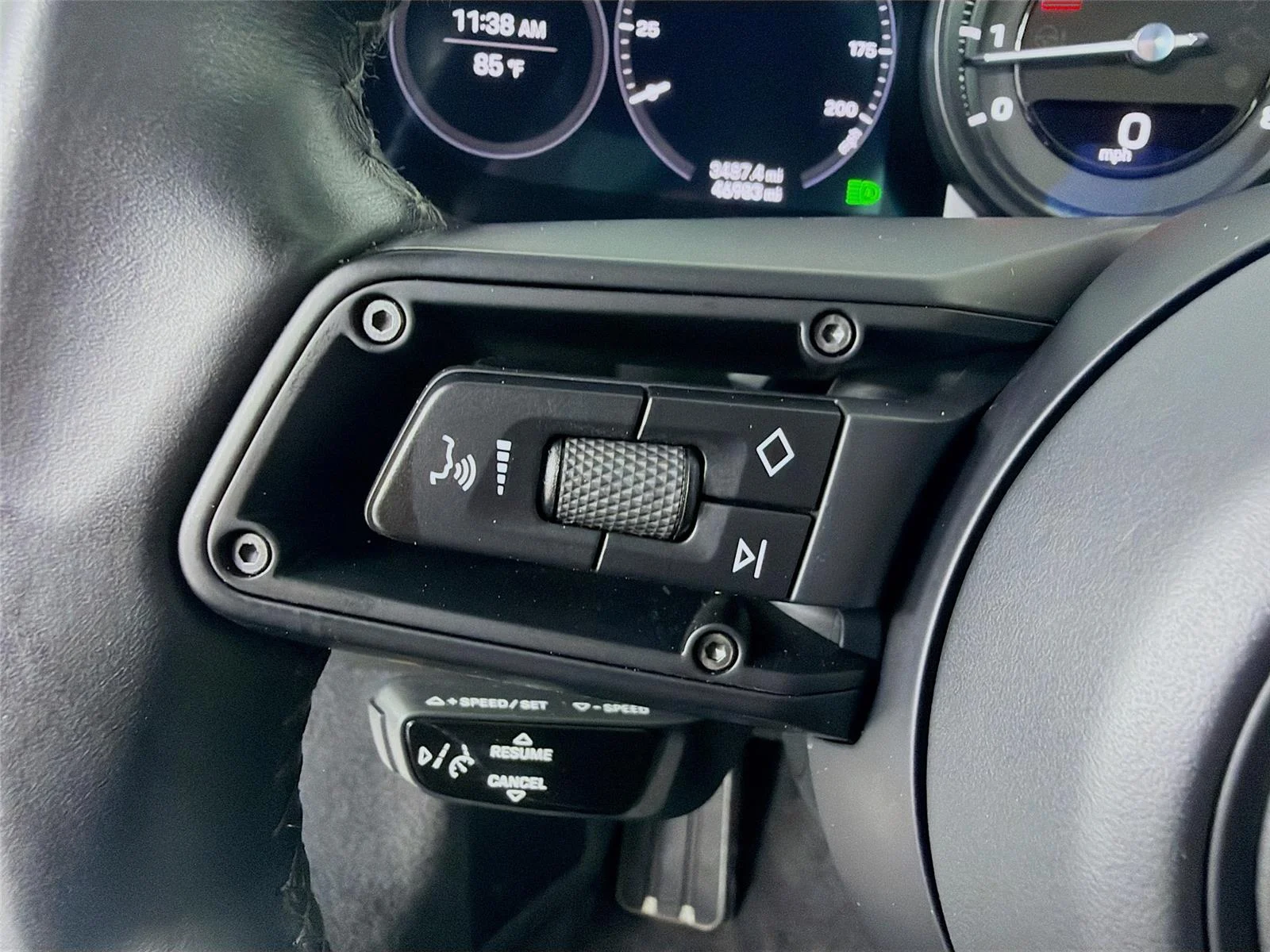 Used 2021  PORSCHE  image 16
