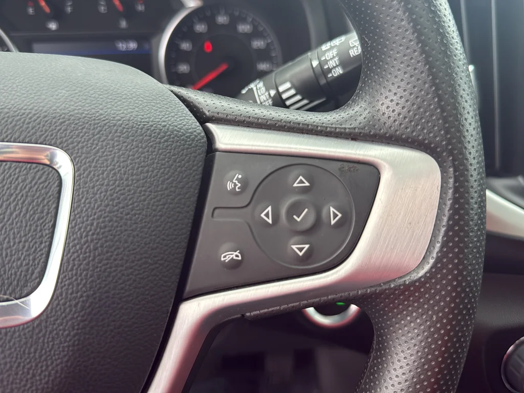 Used 2023 Red GMC SLE image 17