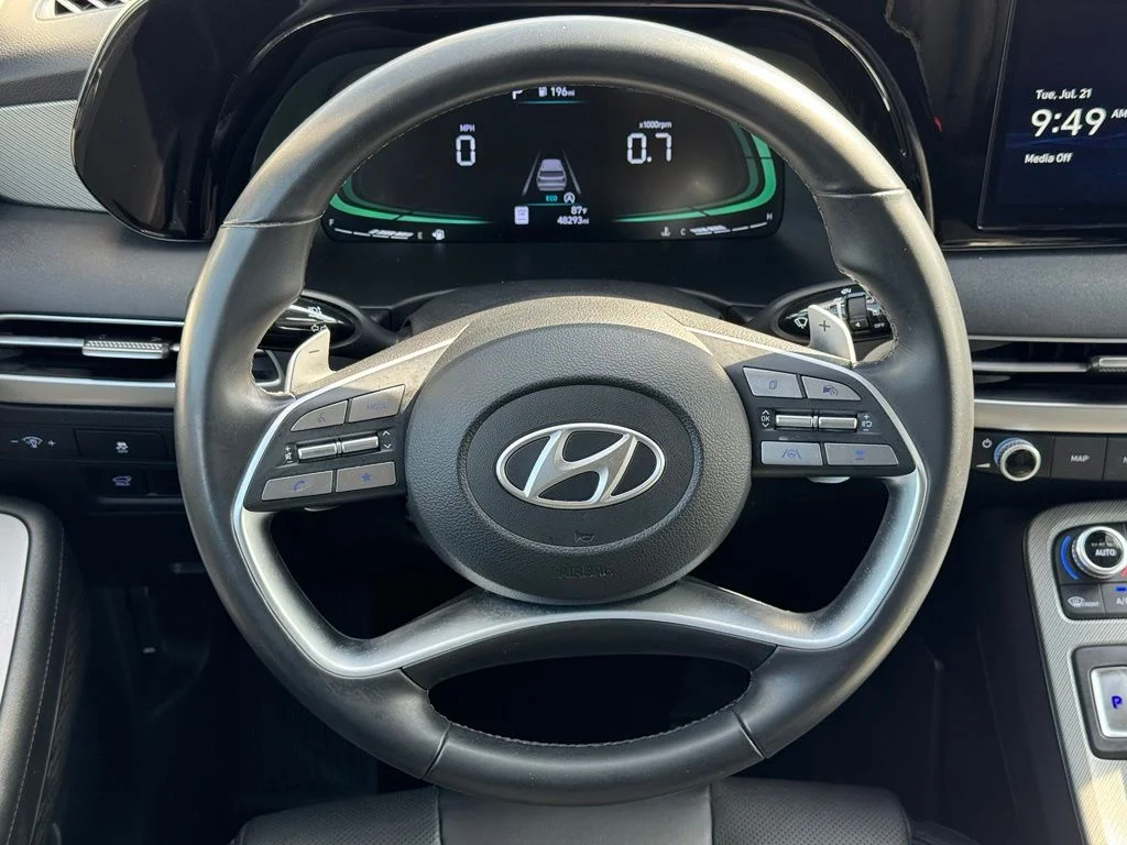 Used 2024 White Hyundai SEL image 25