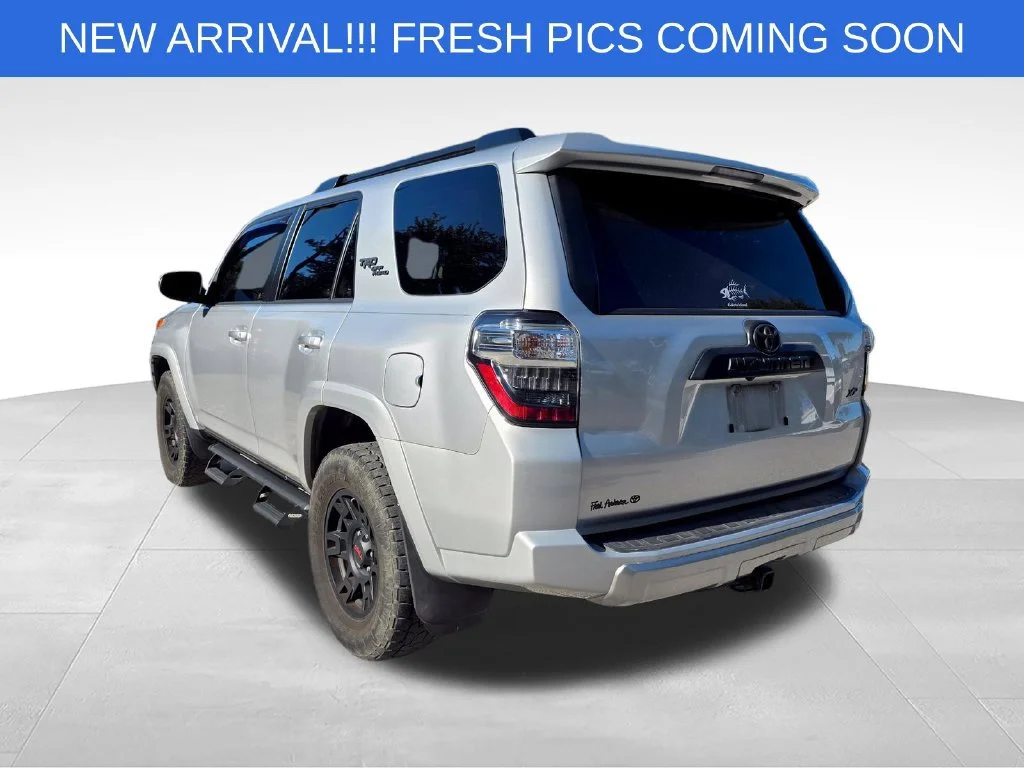 Used 2019  Toyota SR5 image 6