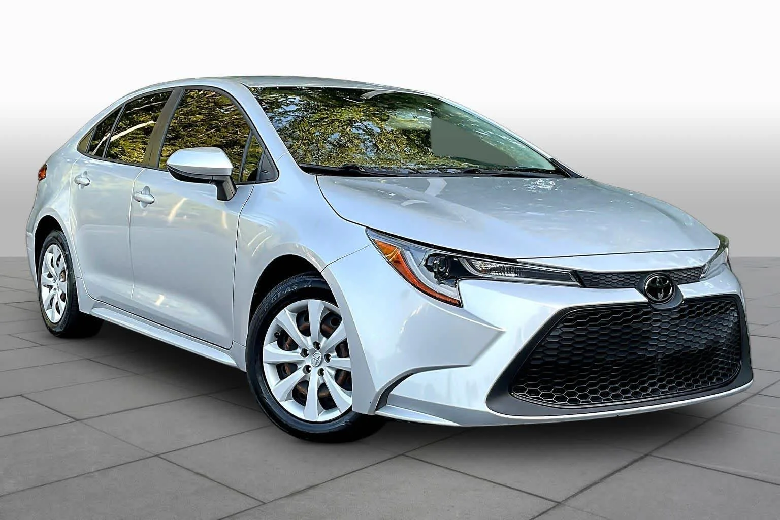 Certified Used 2022 Classic Silver Metallic Toyota LE image 3