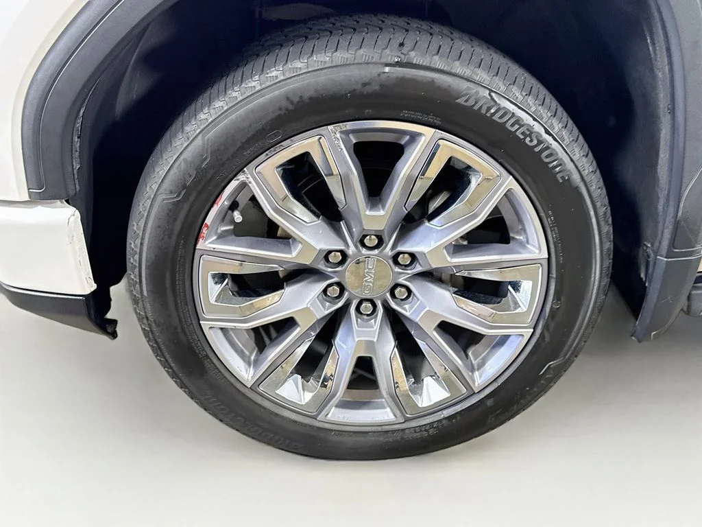 Used 2024 White GMC Denali image 40