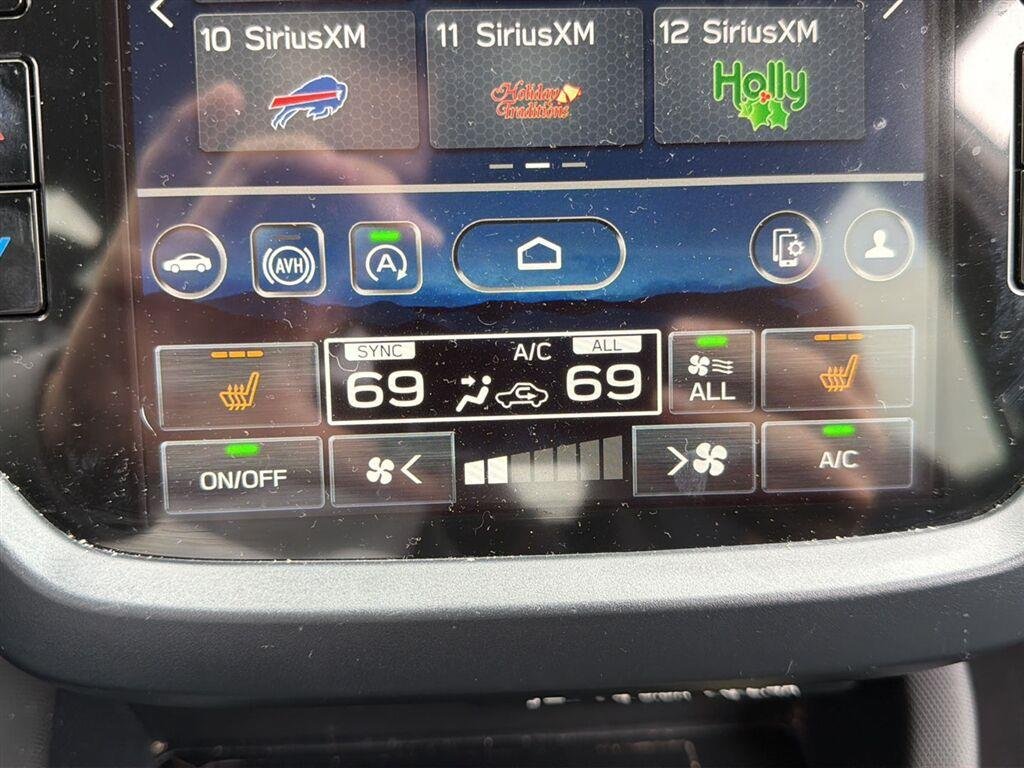 Used 2025 River Rock Pearl Subaru Premium image 4