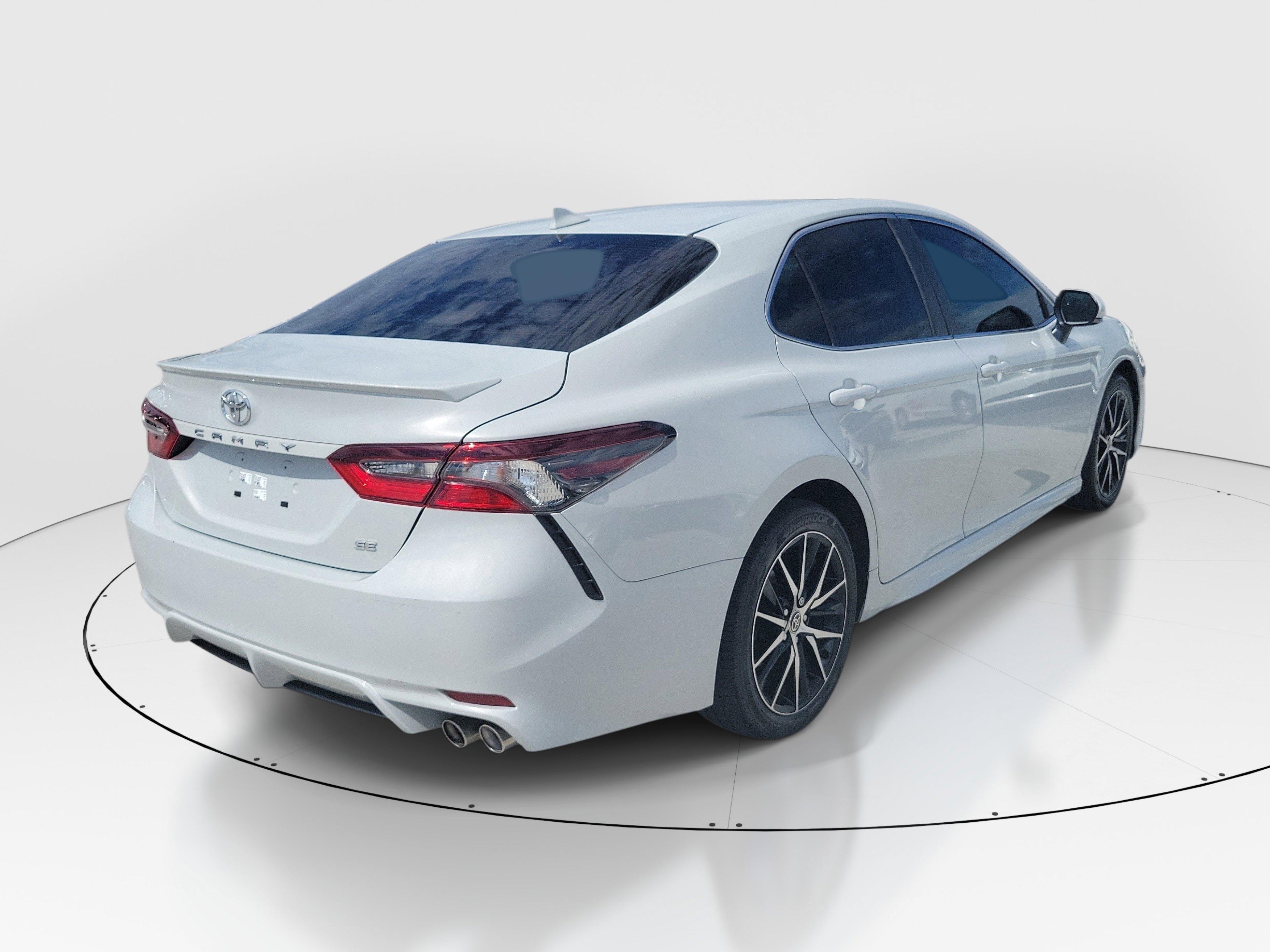 Used 2024 Ice Toyota SE image 6