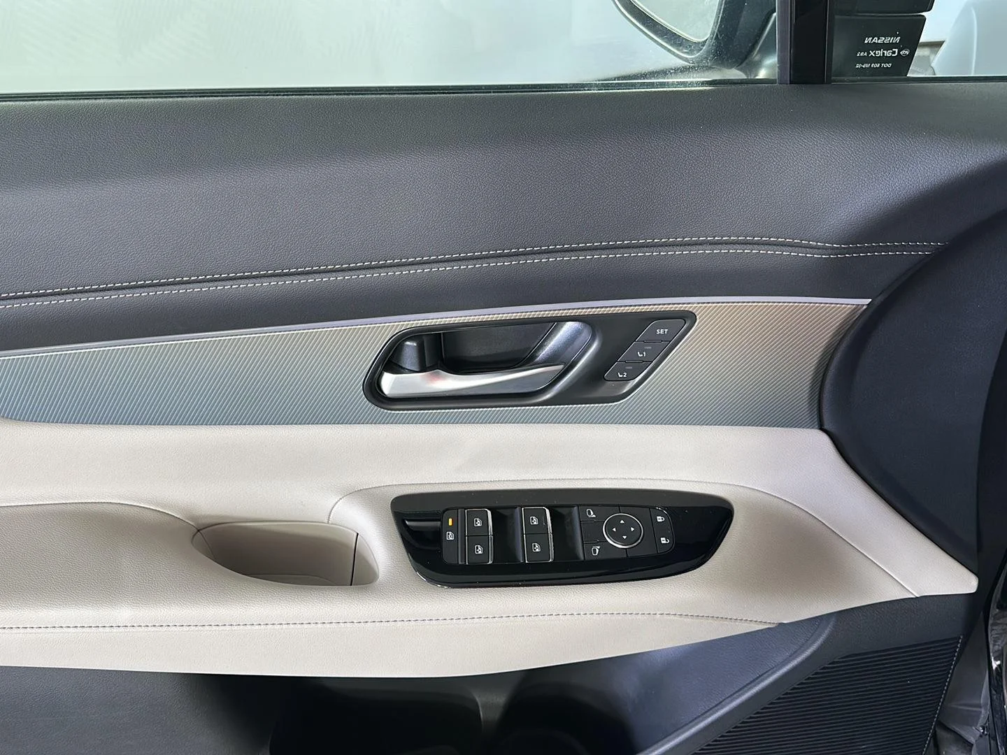 Used 2025 Super Black Nissan SL image 22
