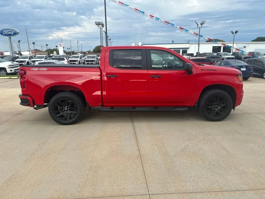 Used 2022 Red Chevrolet Custom image 29