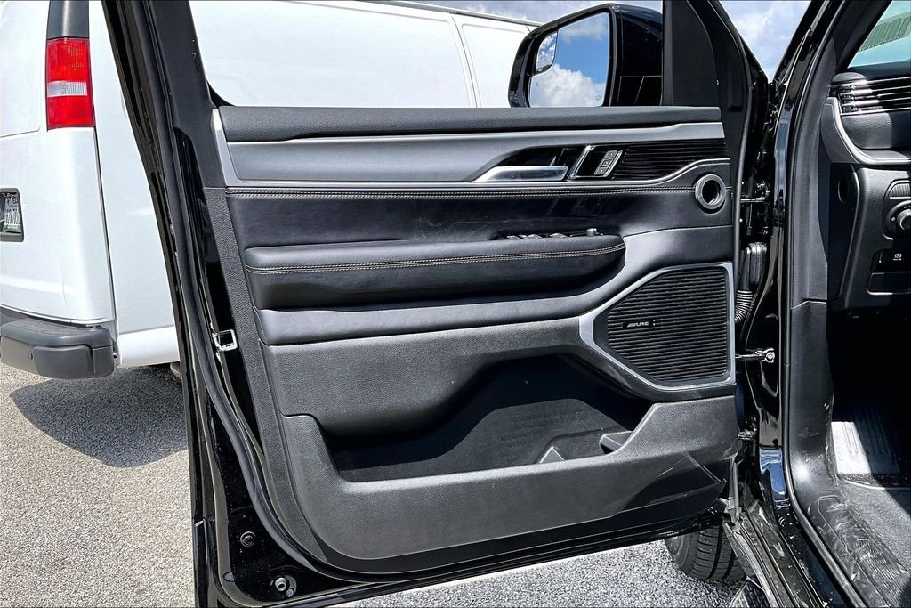 New 2026 Jeep Grand Wagoneer L 4D Sport Utility