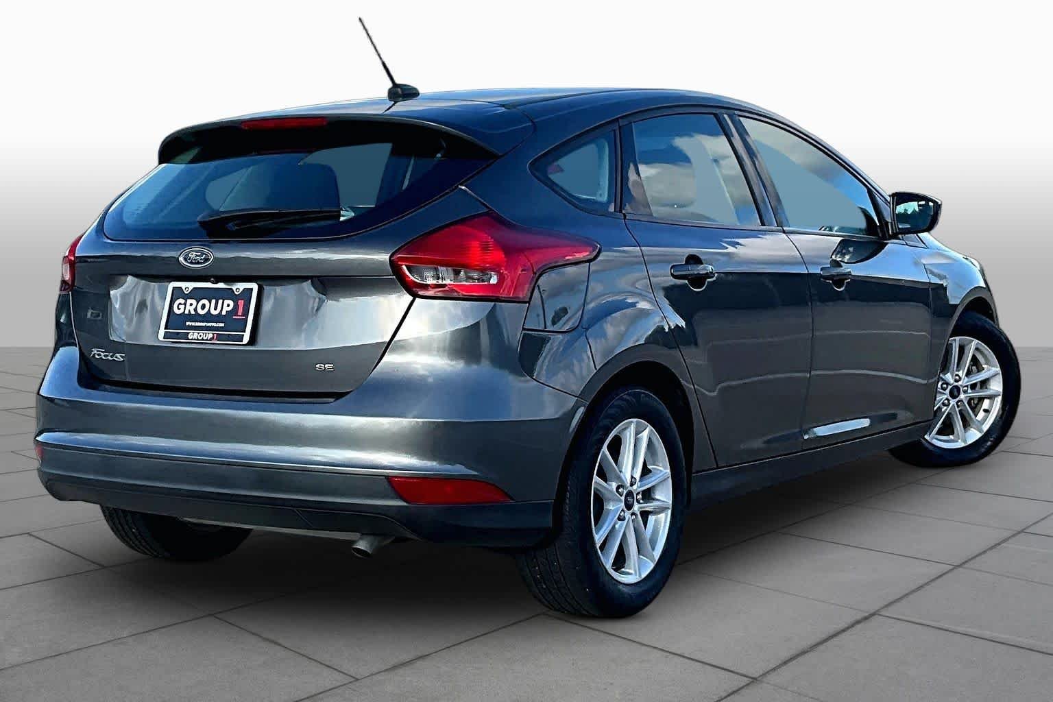 Used 2018 Magnetic Metallic Ford SE image 13