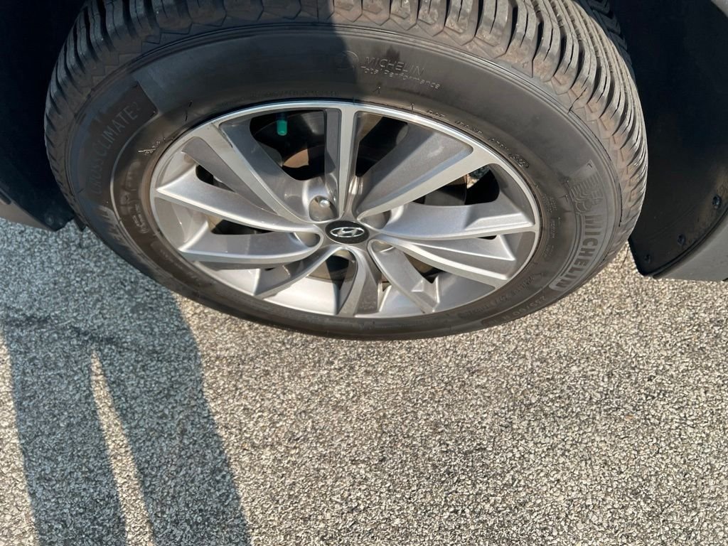 Used 2020 Gray Hyundai SEL image 5