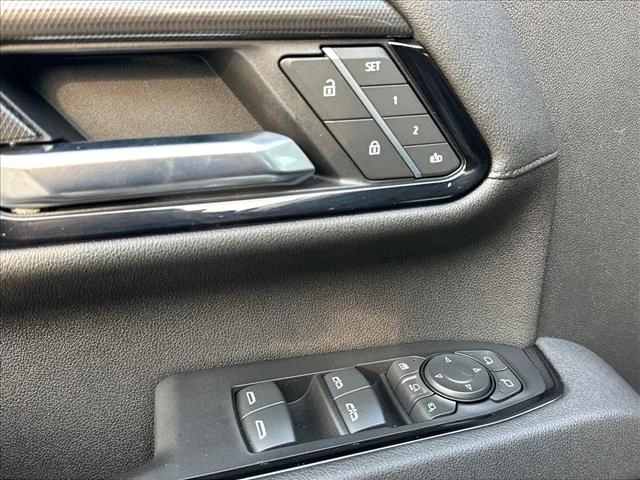 Used 2025 Silver GMC AT4 image 21