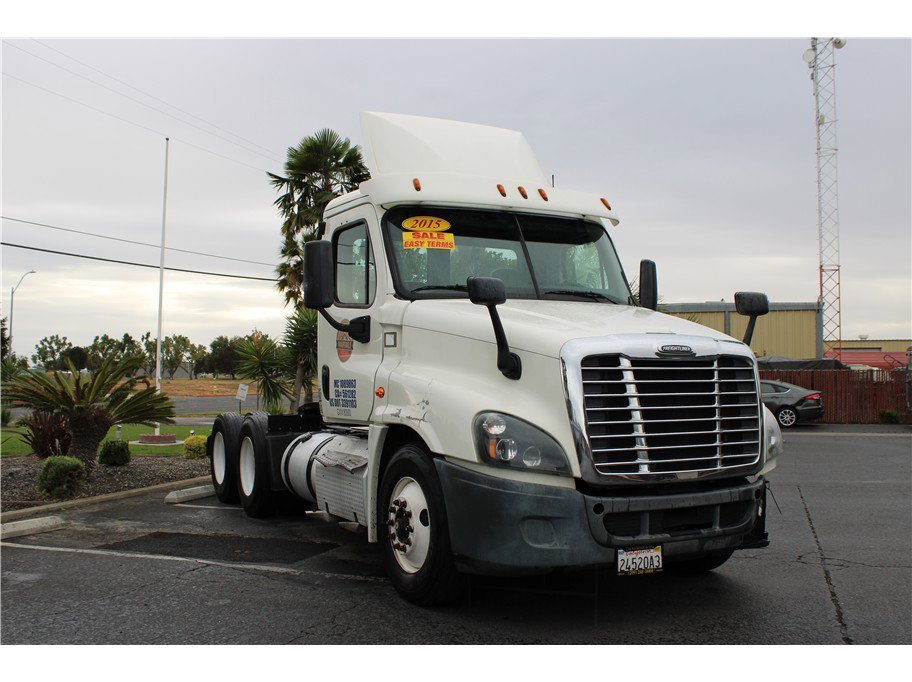 2016 Freightliner Cascadia 125" Sleeper Cab photo 2