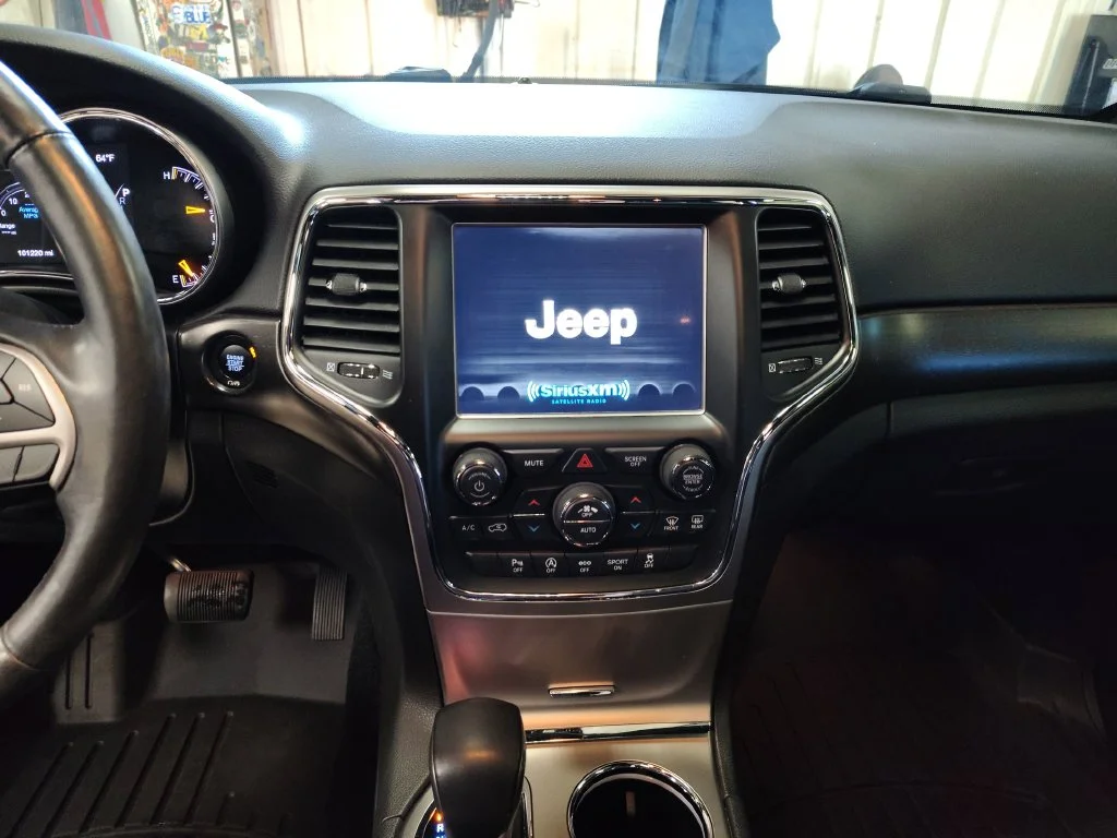 Used 2018 White Jeep Altitude image 19
