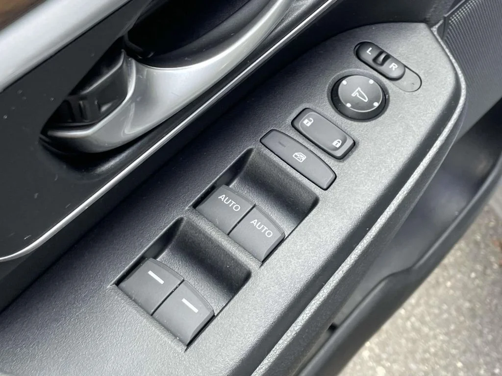 Used 2018 Silver Honda EX-L image 15