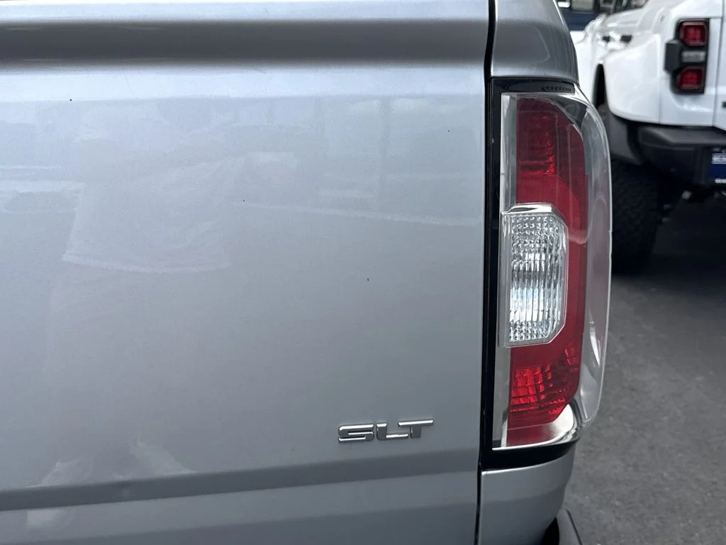 Used 2017 Silver GMC SLT image 33