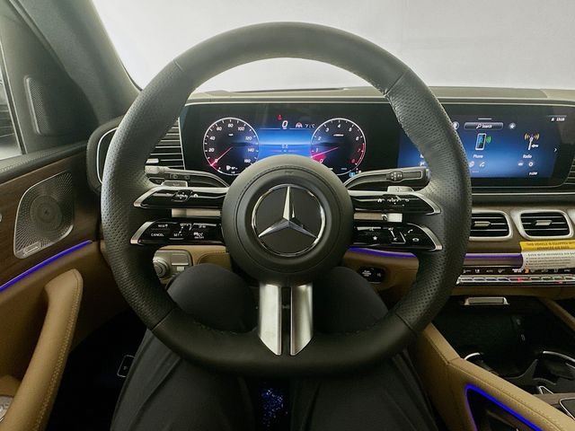 New 2026 MANUFAKTUR Moonlight White Metallic Mercedes-Benz GLS 580 image 11